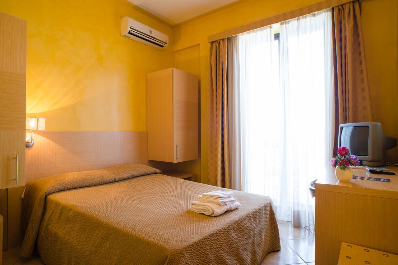 Hotel Villa Mare Altavilla Milicia Zimmer foto